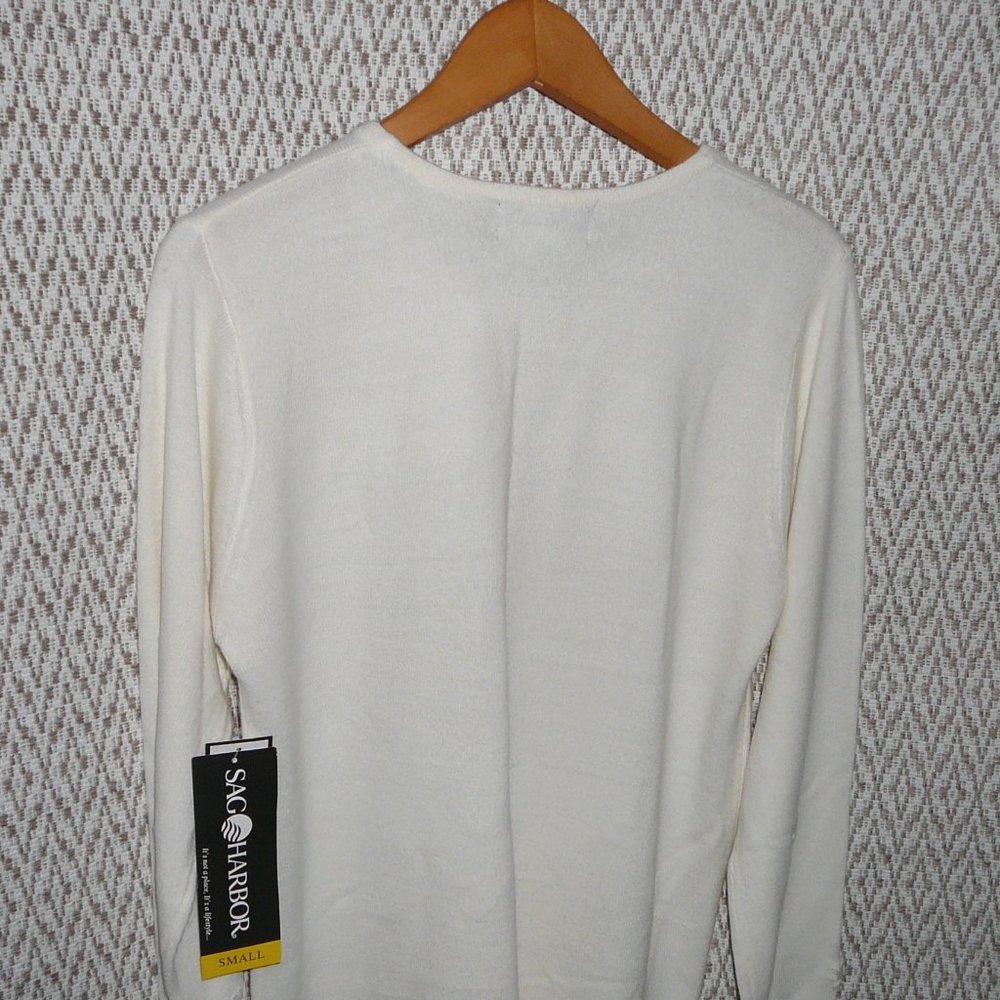 Sag Harbor Embroidered Sweater Pearl Accent S NWT - Picture 9 of 11